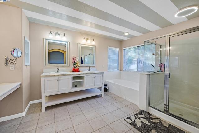 1419 Nubian St, Patterson CA: https://media.crmls.org/mediaz/64263ea3-7d2f-4cb1-85b9-25bade4f86e6.jpg