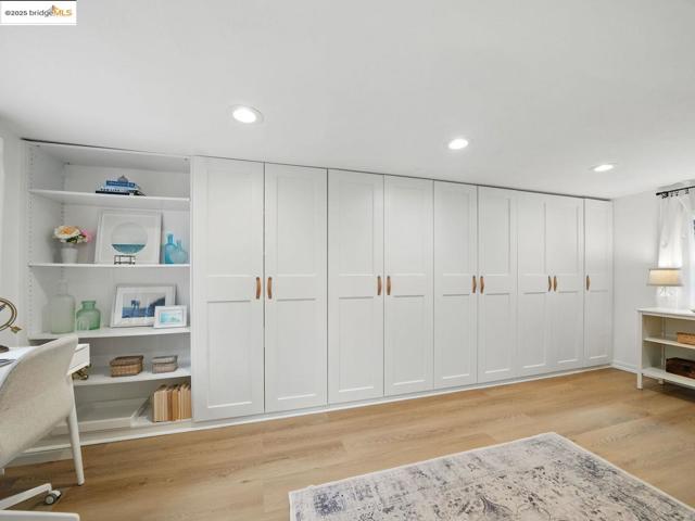 3712 Maple AVE, Oakland CA: https://media.crmls.org/mediaz/64269876-d1f8-465f-989f-3fa1cd10a593.jpg