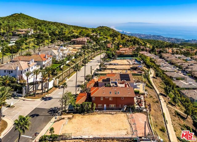 1648 Chastain, Pacific Palisades CA: https://media.crmls.org/mediaz/6426c708-063e-47a0-83fc-81e47949ec6a.jpg