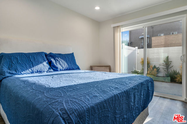 2627 Somerset Drive, Los Angeles CA: https://media.crmls.org/mediaz/6426d822-844e-44c3-97ce-a86e827a2990.jpg