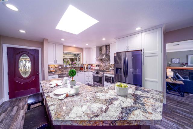 34505 Salinas Pl, Fremont CA: https://media.crmls.org/mediaz/642742ac-1af9-43c4-af0e-2ab70d8f3792.jpg