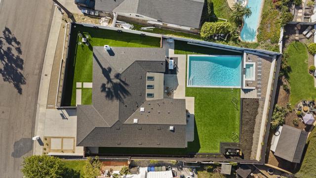1110 Sea Village Dr, Cardiff by the Sea CA: https://media.crmls.org/mediaz/642748e8-068b-400b-84e8-431f5127e3bd.jpg