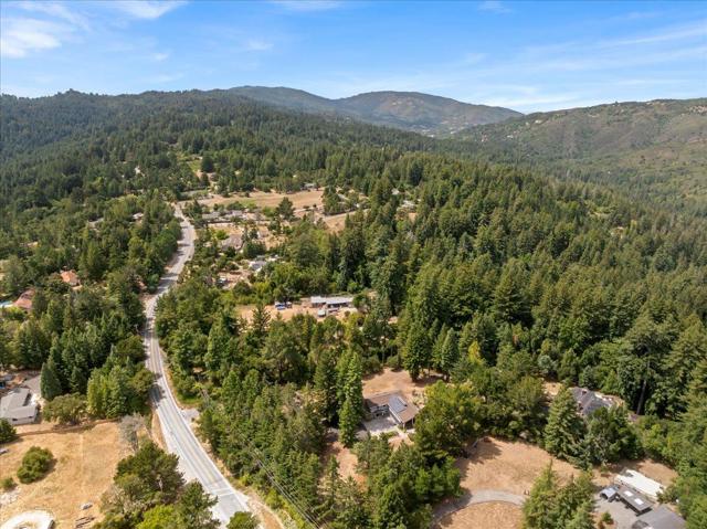 23435 Summit Road, Los Gatos CA: https://media.crmls.org/mediaz/64274c94-28db-4cbf-b2d4-6551a180c227.jpg