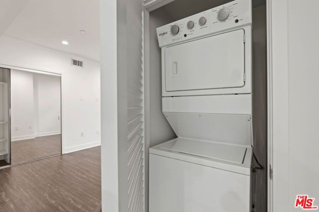 1868 Kelton Avenue, Los Angeles CA: https://media.crmls.org/mediaz/6427639e-276e-4246-98ce-762b9abbed0e.jpg