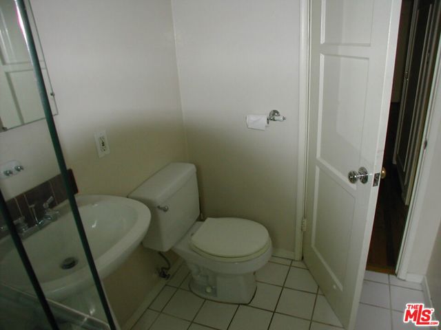 1444 Yale Street, Santa Monica CA: https://media.crmls.org/mediaz/642793d4-723b-4a51-a118-d37fd6142ac9.jpg