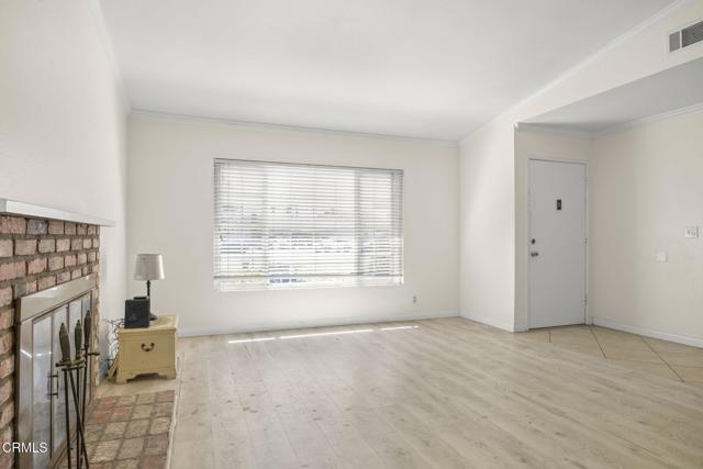 111 Carlisle Court, Oxnard CA: https://media.crmls.org/mediaz/6427ac66-7715-44c4-9d2c-709ce832262d.jpg