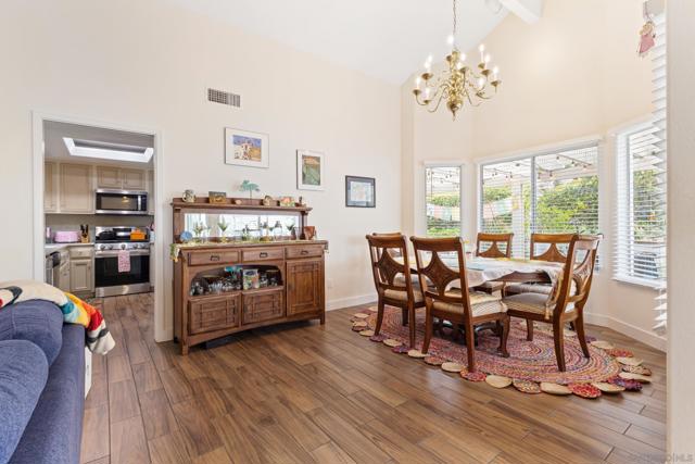 4695 Adra Way, Oceanside CA: https://media.crmls.org/mediaz/6427d206-73c0-45bd-b79b-cc9da17bac94.jpg