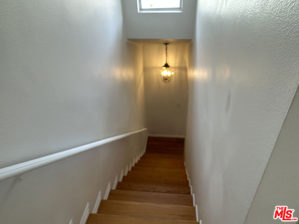 https://media.crmls.org/mediaz/6427e40d-d8eb-42f5-8dbc-bd2d01aaca08.jpg?preset=X-Large