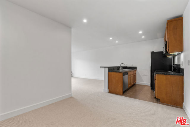 10982 ROEBLING Avenue, Los Angeles CA: https://media.crmls.org/mediaz/6428e11e-b7fa-4a2b-b391-3a17ab1ab8ed.jpg