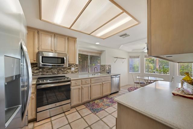 77469 Evening Star Circle, Indian Wells CA: https://media.crmls.org/mediaz/642902c7-c85a-4d14-bb81-e26ad3043ae9.jpg