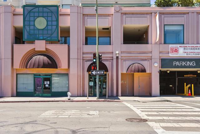 989 Webster, Oakland CA: https://media.crmls.org/mediaz/64291883-e129-46f3-a47c-11b338941fb0.jpg