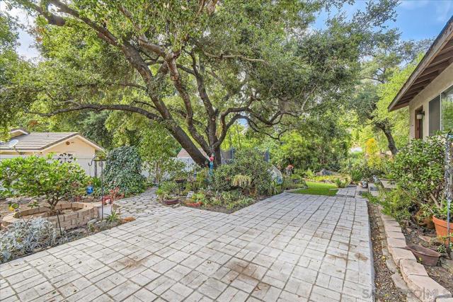 531 Silverbrook Dr, El Cajon CA: https://media.crmls.org/mediaz/64295717-b46f-4bab-a1f5-4458771055fe.jpg