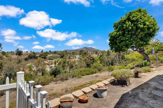 13710 Ahwahnee Way, Poway CA: https://media.crmls.org/mediaz/642a253c-1a1c-4805-865f-f4355c1c2e65.jpg