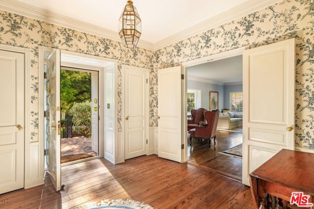 3734 Longridge Avenue, Sherman Oaks CA: https://media.crmls.org/mediaz/642a43a4-9c2b-4e87-9209-a1662549729f.jpg