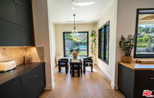 18938 Wells Drive, Tarzana CA: https://media.crmls.org/mediaz/642a58e4-247c-44fd-b908-b6a62ff309d5.jpg
