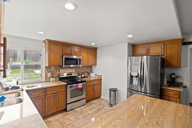 148 primrose ln, Vallejo CA: https://media.crmls.org/mediaz/642a9000-3e84-4e7c-9bc7-fbd6bb192d2c.jpg