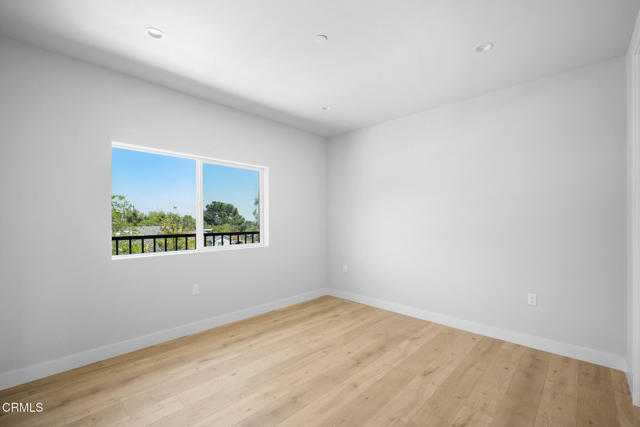 Detail Gallery Image 13 of 26 For 12323 Foxcroft Pl, Granada Hills,  CA 91344 - 3 Beds | 2/1 Baths