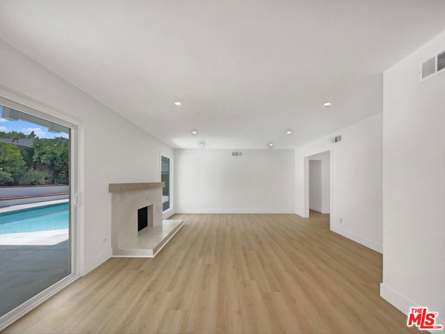 10011 Odessa Avenue, North Hills CA: https://media.crmls.org/mediaz/642adb53-6323-474f-b8eb-b6a93a83c8ca.jpg