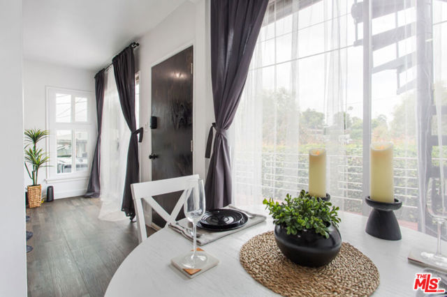 6915 Paseo Del Serra, Los Angeles CA: https://media.crmls.org/mediaz/642b1f6d-422f-4f5b-acaa-4106f24ed79a.jpg