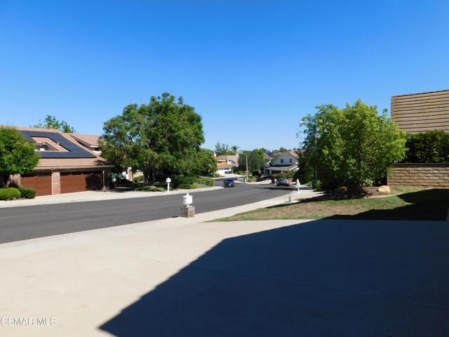29140 Quail Run Drive, Agoura Hills CA: https://media.crmls.org/mediaz/642b309c-1794-4248-b4c3-caccdd5b5245.jpg