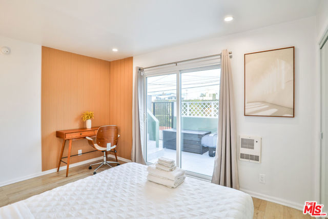 2207 Ocean Front Walk, Venice CA: https://media.crmls.org/mediaz/642b8460-c914-4028-b59b-be537c04f340.jpg