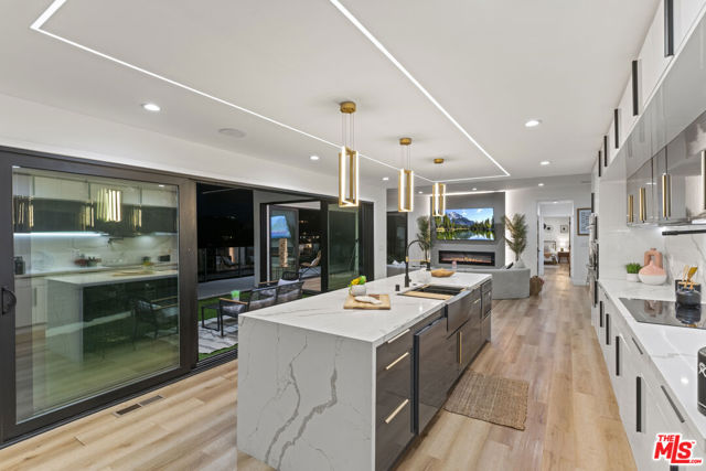 7308 Pacific View Drive, Los Angeles CA: https://media.crmls.org/mediaz/642bc373-0696-4e61-af1b-24cb272ff33d.jpg
