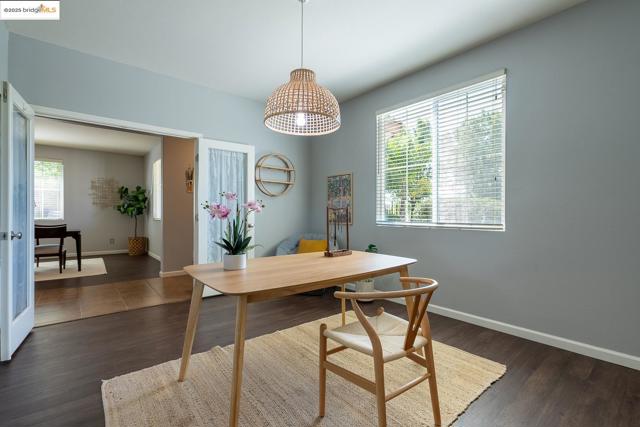 719 Monte Verde Ln, Brentwood CA: https://media.crmls.org/mediaz/642c49f4-42c6-4e81-a262-38ba28962344.jpg