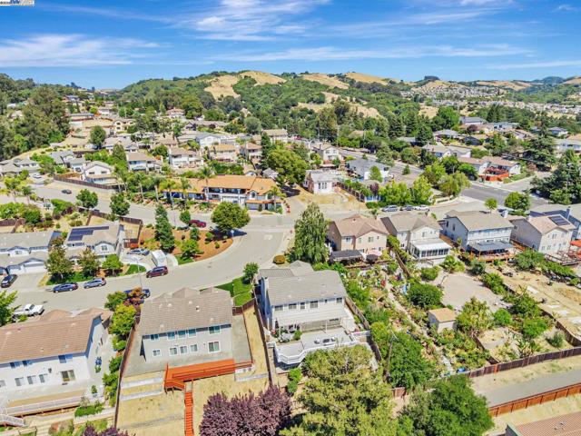 4069 Pergola CT, Castro Valley CA: https://media.crmls.org/mediaz/642d9e8d-d4b1-4d05-8f3c-c31df008a5cb.jpg
