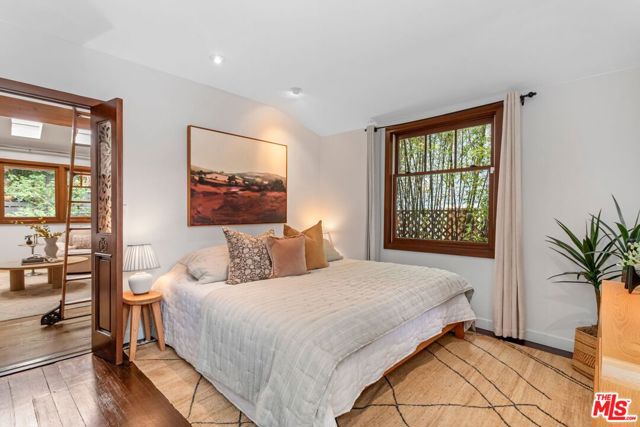 1409 Waterloo Street, Los Angeles CA: https://media.crmls.org/mediaz/642dbc05-266d-4909-99c8-724285d57884.jpg