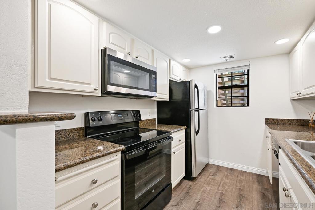 12047 Alta Carmel Ct - photo 5