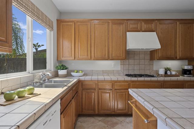 Detail Gallery Image 22 of 44 For 371 Plaza Toluca, Chula Vista,  CA 91914 - 5 Beds | 4 Baths