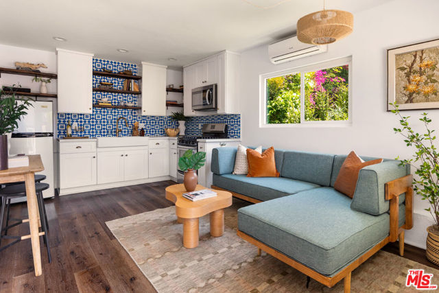 6521 Aldama Street, Los Angeles CA: https://media.crmls.org/mediaz/642fb148-e4db-42f5-9429-84261ea8e85e.jpg