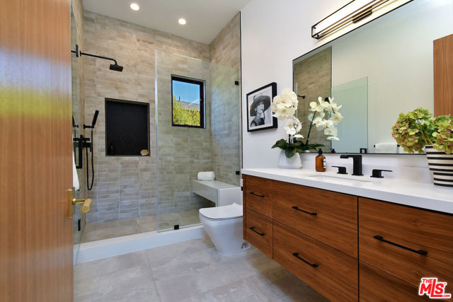 4544 Woodley Avenue, Encino CA: https://media.crmls.org/mediaz/642fc160-180f-44f6-abdd-d6d4494e84c8.jpg