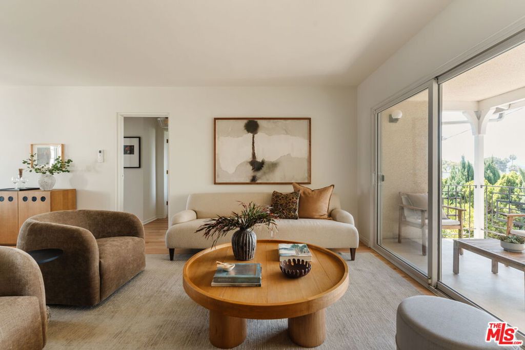 2021 Hillhurst Avenue #9