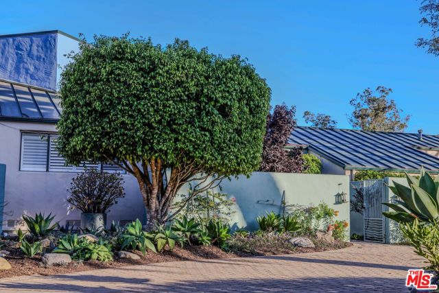 520 Barker Pass Road, Santa Barbara CA: https://media.crmls.org/mediaz/642ffca0-9169-405f-8f8e-60988ae531be.jpg