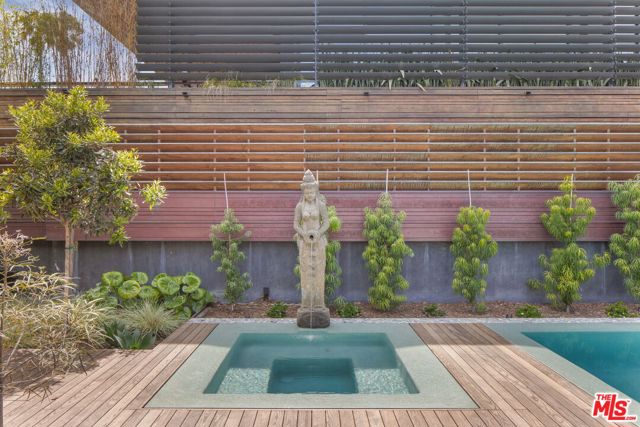345 W Channel Road, Santa Monica CA: https://media.crmls.org/mediaz/64303692-0de9-466c-9a61-a7bfa663a856.jpg