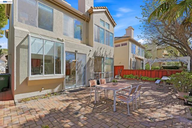 906 Vista Pointe Dr, San Ramon CA: https://media.crmls.org/mediaz/64305af3-d0c4-4cd3-9ceb-06fb44adefbb.jpg