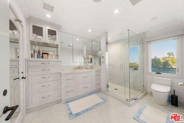 1380 Summitridge Place, Beverly Hills CA: https://media.crmls.org/mediaz/6430af93-8d2c-4463-ac9f-93210e5f5848.jpg