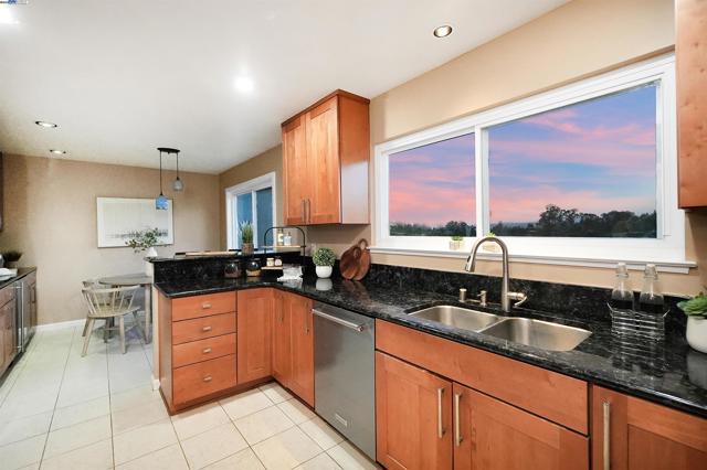 3218 Oakes Dr, Hayward CA: https://media.crmls.org/mediaz/6430ddab-41ab-496f-9a09-036d63fdcbfa.jpg
