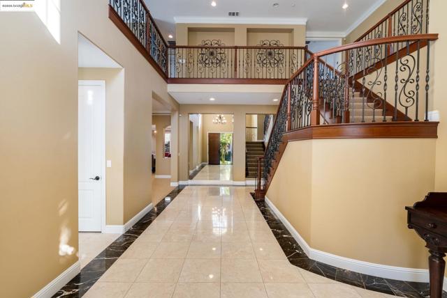 30 Arundel Dr, Hayward CA: https://media.crmls.org/mediaz/64311371-b1ff-49cd-b1f7-3c5a0bd5d2fd.jpg