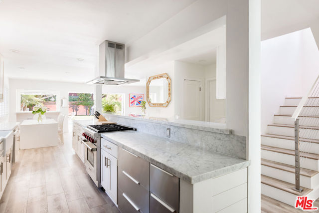 3739 Barry Avenue, Los Angeles CA: https://media.crmls.org/mediaz/64313d0e-f6d5-44c8-b22e-53f2797c5bae.jpg