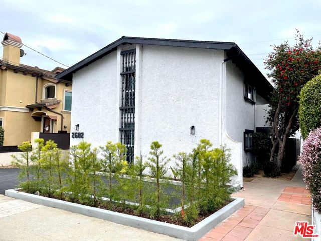 2602 Carnegie Lane, Redondo Beach CA: https://media.crmls.org/mediaz/64315f58-70fb-44b8-bcde-f1f33aa499ed.jpg