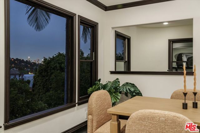 4189 Holly Knoll Drive, Los Angeles CA: https://media.crmls.org/mediaz/6431ef87-1a91-47bb-8c22-9415b1c8061e.jpg