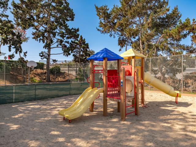 2298 Caminito Pajarito, San Diego CA: https://media.crmls.org/mediaz/643229e8-6c6e-4cc0-a6dc-e6d15f72ec0e.jpg