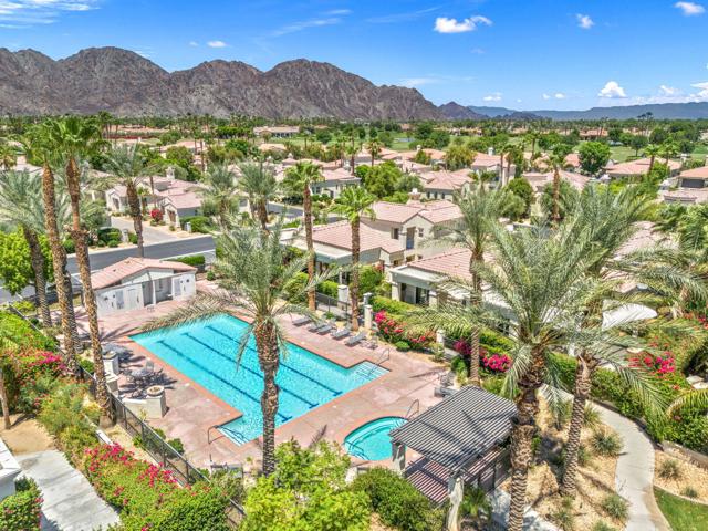 80813 Calle Azul, La Quinta CA: https://media.crmls.org/mediaz/6432391f-8428-4165-8825-a6d184207d31.jpg