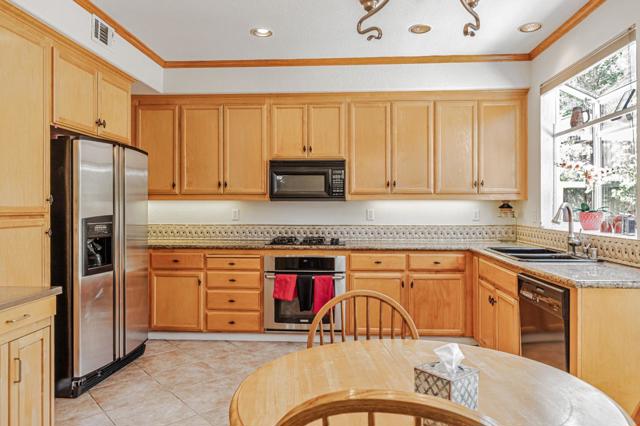 975 Oak Brook Way, Gilroy CA: https://media.crmls.org/mediaz/64330c86-6c3a-4dfe-808c-07e9a77ddf75.jpg