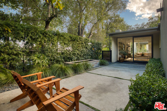 1280 Glen Oaks Boulevard, Pasadena CA: https://media.crmls.org/mediaz/643321c0-8987-44fa-8739-3a48f73f8de9.jpg