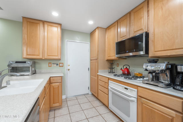 Image 15 of 37 For 652 Cardinal Ridge Lane B