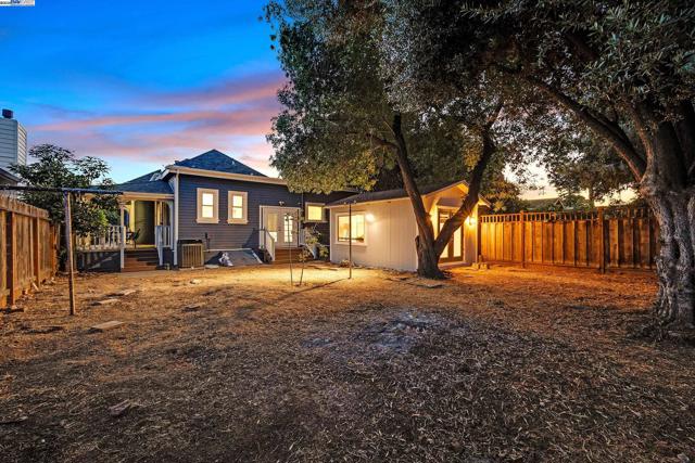 624 N 17Th St, San Jose CA: https://media.crmls.org/mediaz/64339e77-0328-4e6e-9209-ee9ff86848b4.jpg