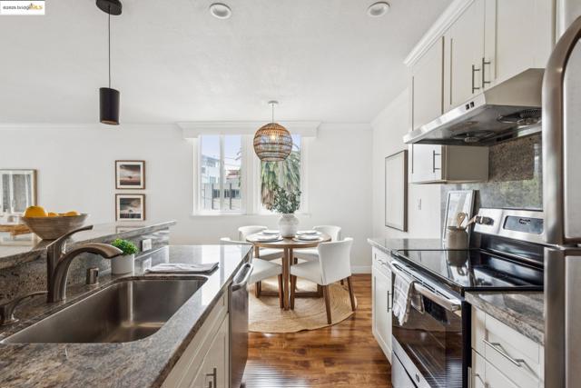 85 Vernon St, Oakland CA: https://media.crmls.org/mediaz/64342286-f0f4-43b4-9cc4-4c662481a064.jpg